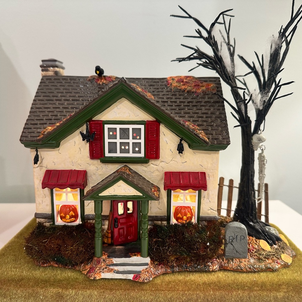 Department 56 Halloween Snow Village - Hauntsburg House 55058 Complete! - Picture 2 of 11